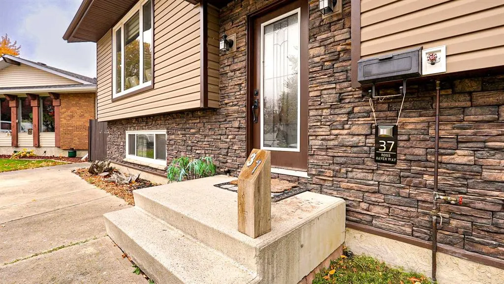 37 Ross Haven Way SE