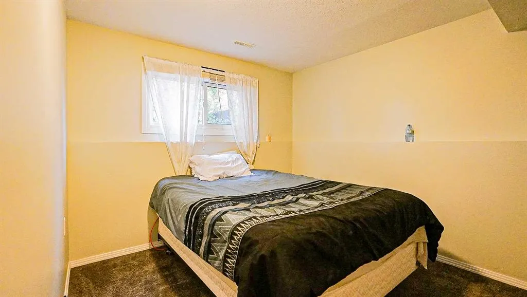 37 Ross Haven Way SE