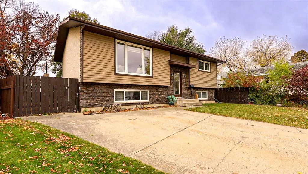 37 Ross Haven Way SE
