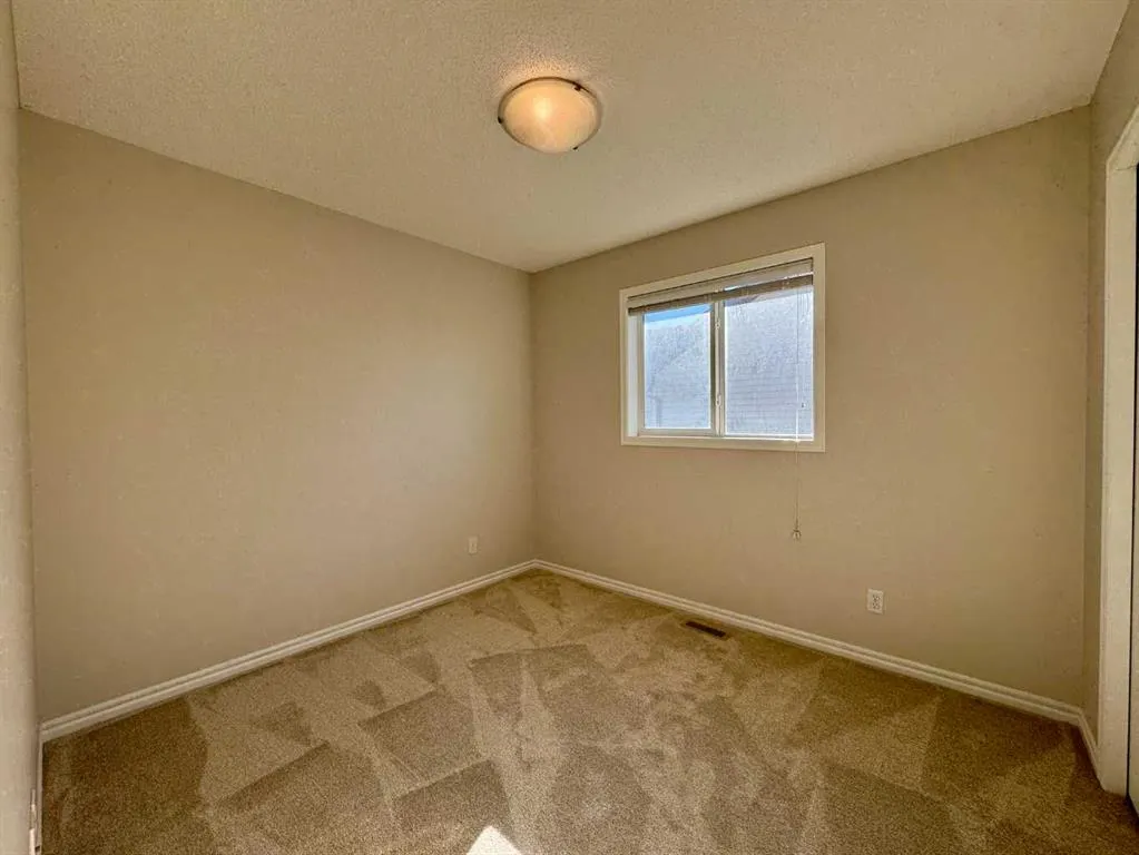 70 Glensummit Close