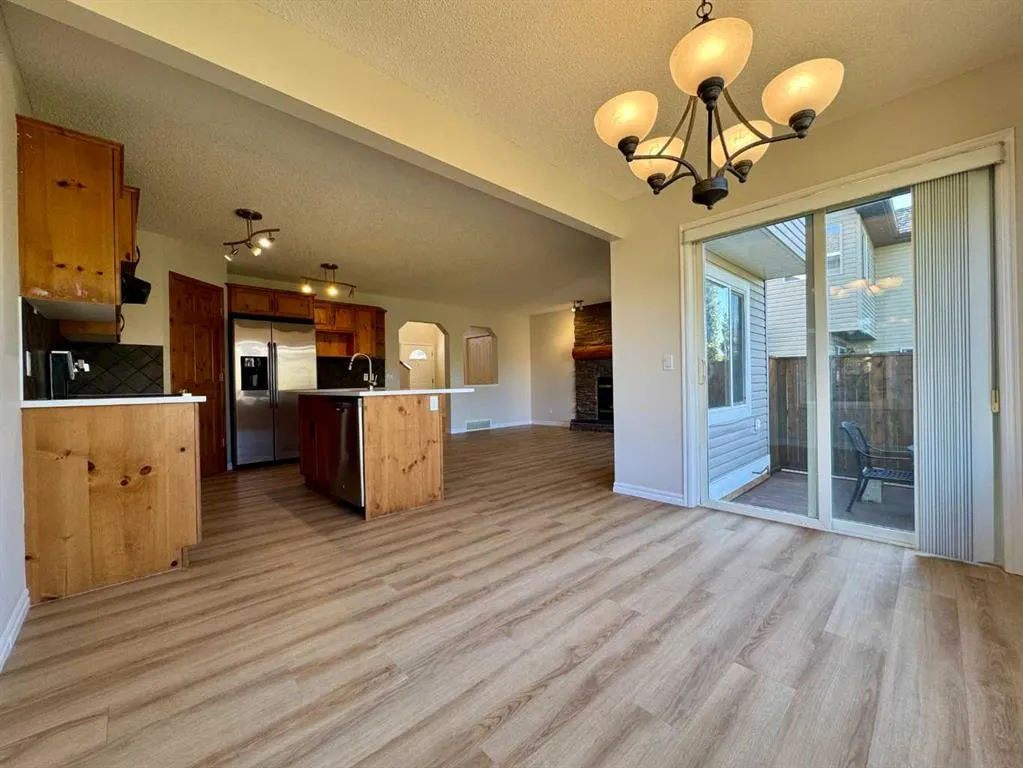 70 Glensummit Close