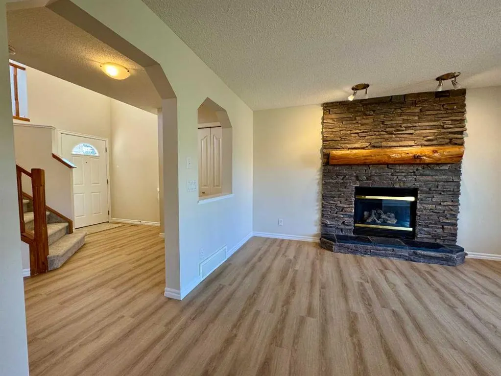 70 Glensummit Close