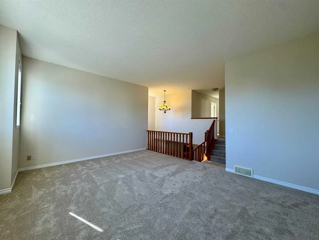 70 Glensummit Close