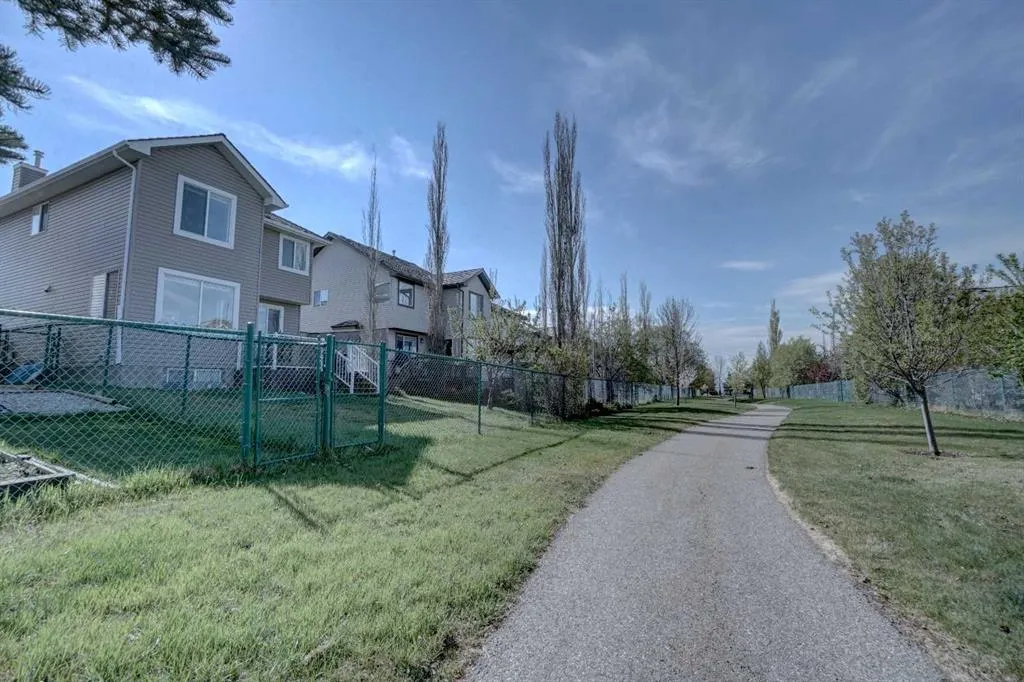 70 Glensummit Close
