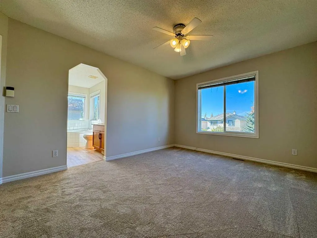70 Glensummit Close