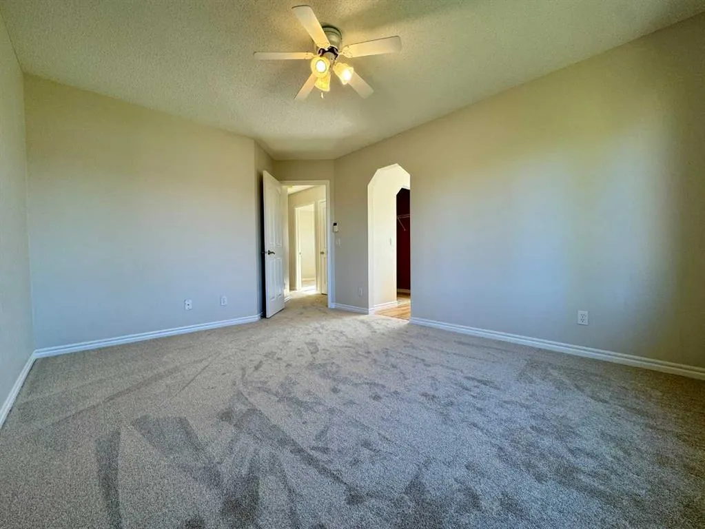 70 Glensummit Close