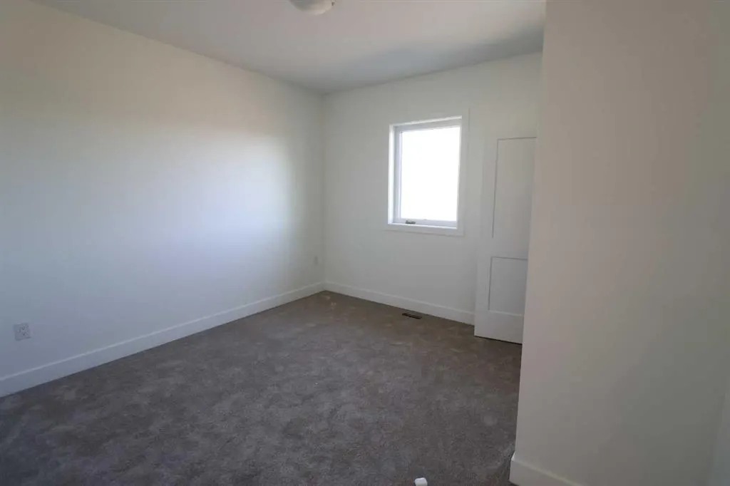 327 9 St