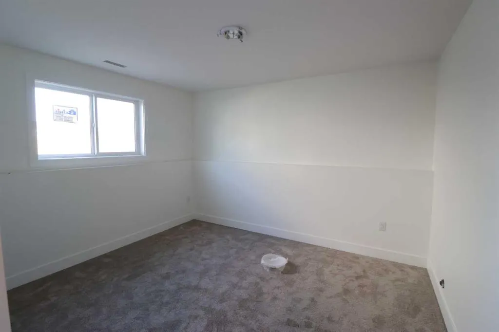 327 9 St