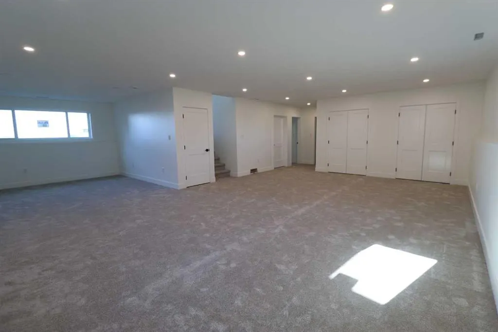 327 9 St