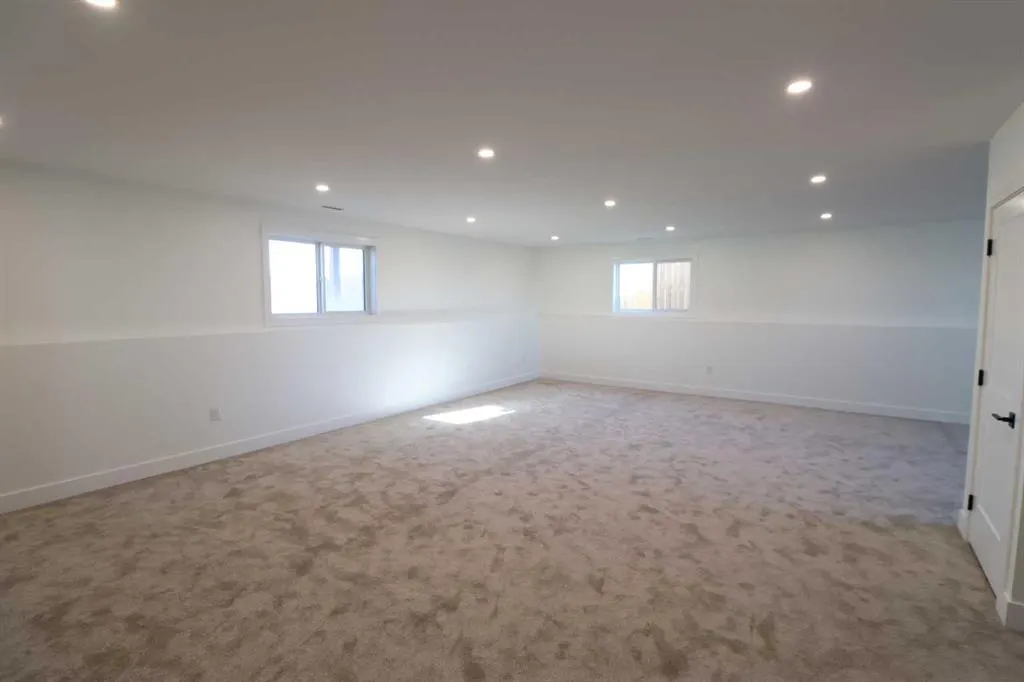 327 9 St
