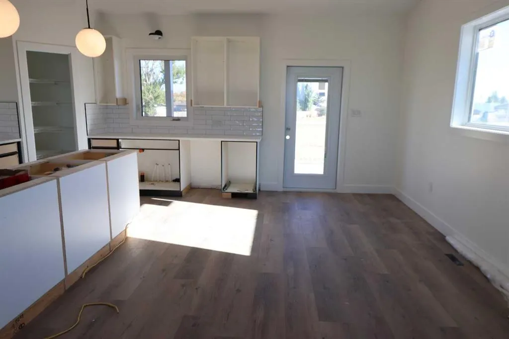 327 9 St