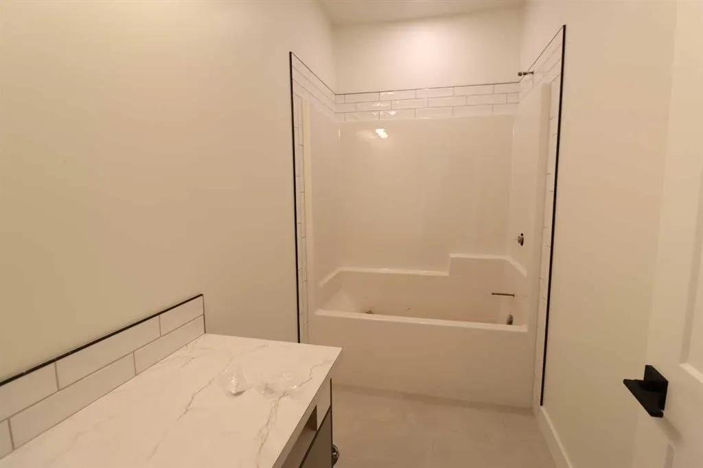 327 9 St