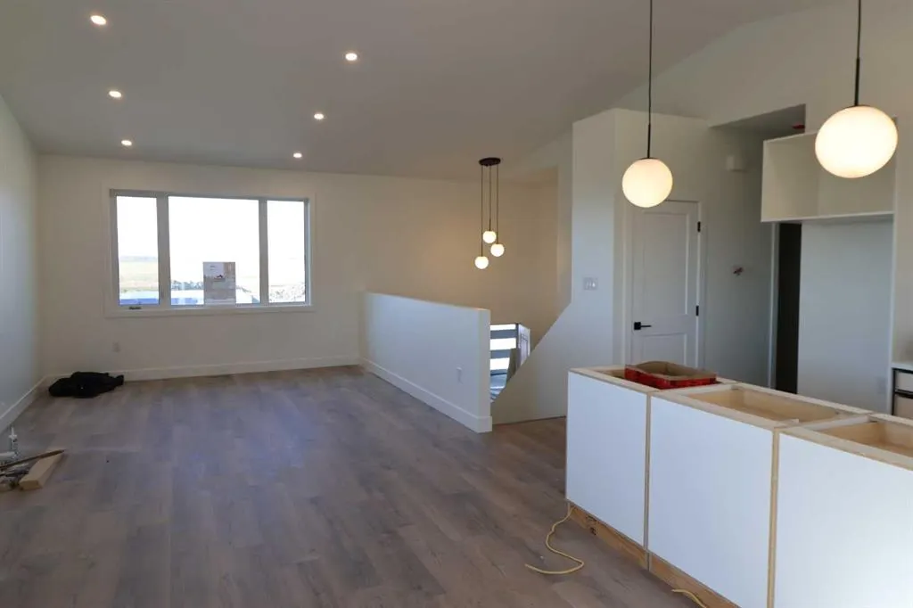 327 9 St