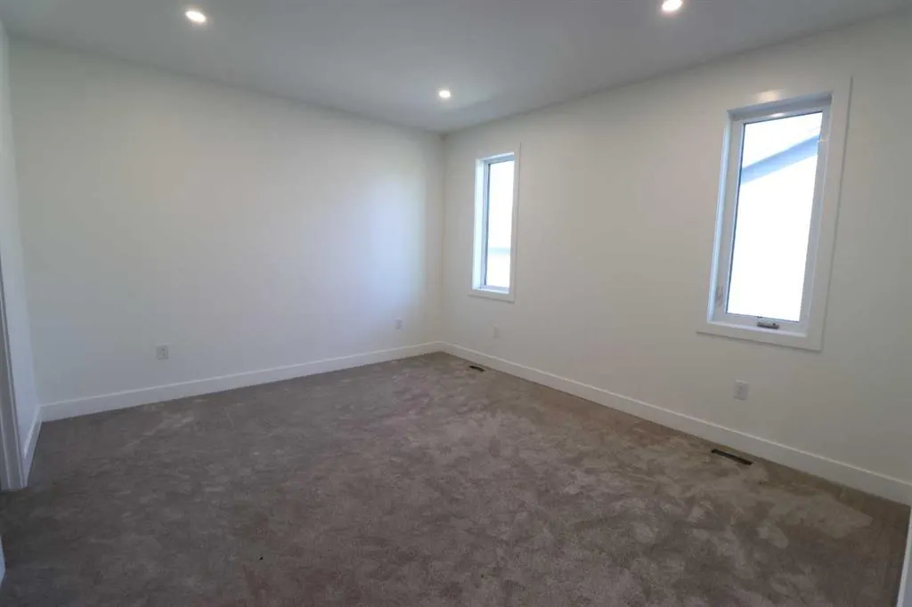 327 9 St