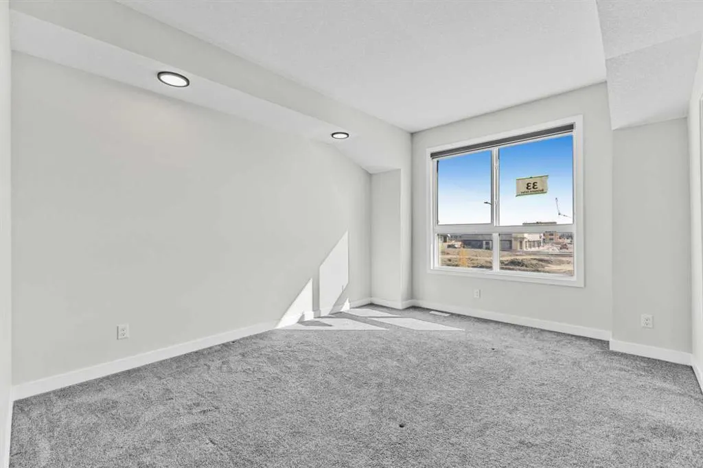33 BELMONT Drive SW