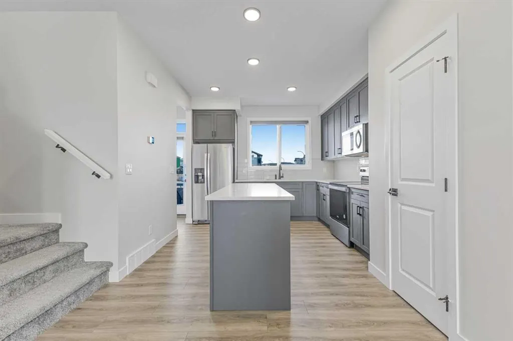 33 BELMONT Drive SW
