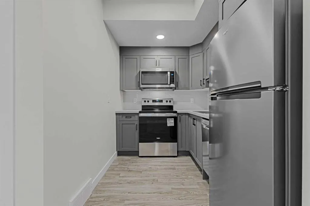 33 BELMONT Drive SW