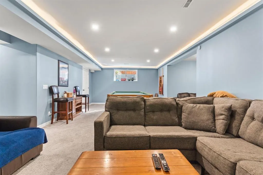 498 Tuscany Ravine Road NW