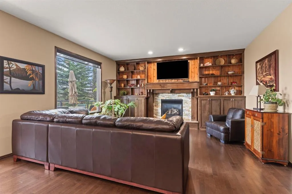 498 Tuscany Ravine Road NW