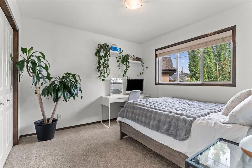 498 Tuscany Ravine Road NW