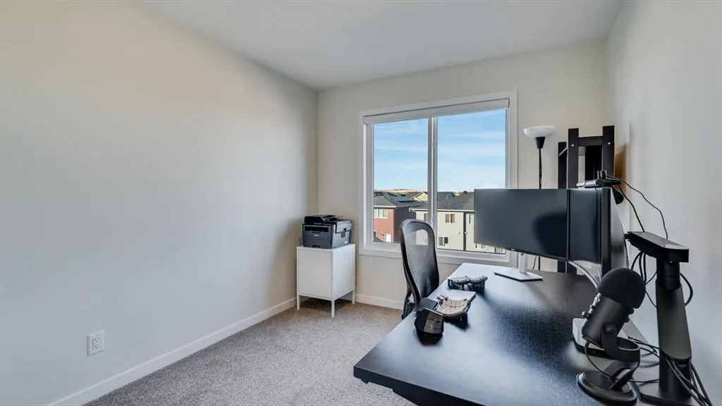18 Amblehurst Path NW