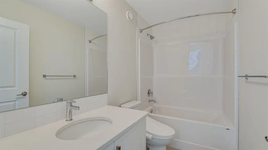 18 Amblehurst Path NW