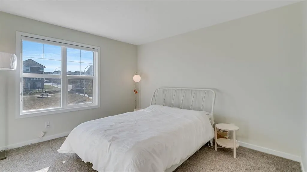 18 Amblehurst Path NW