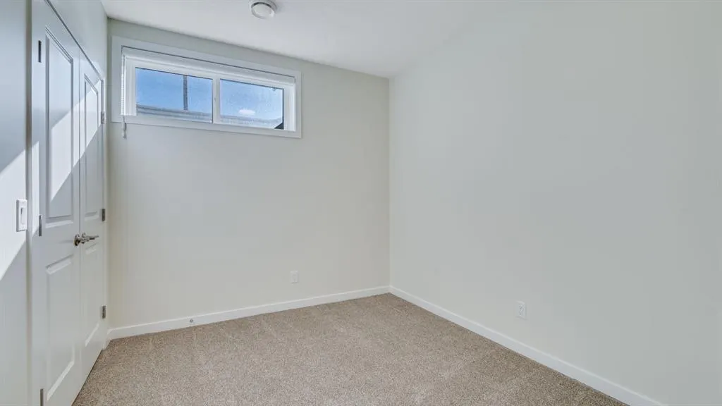 18 Amblehurst Path NW