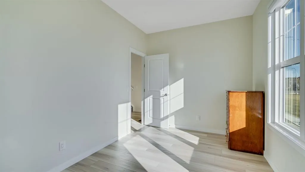 18 Amblehurst Path NW
