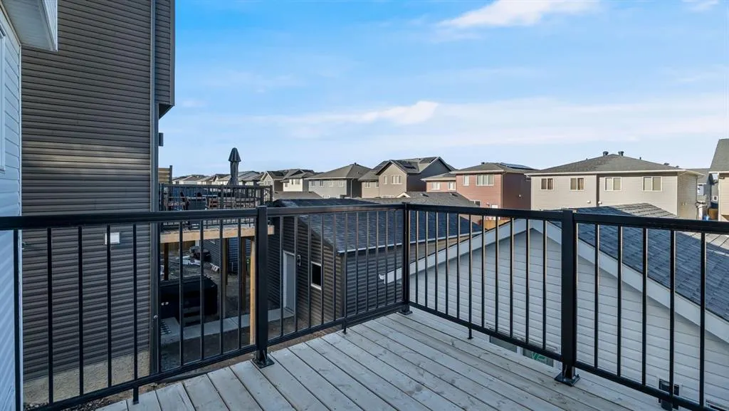 18 Amblehurst Path NW