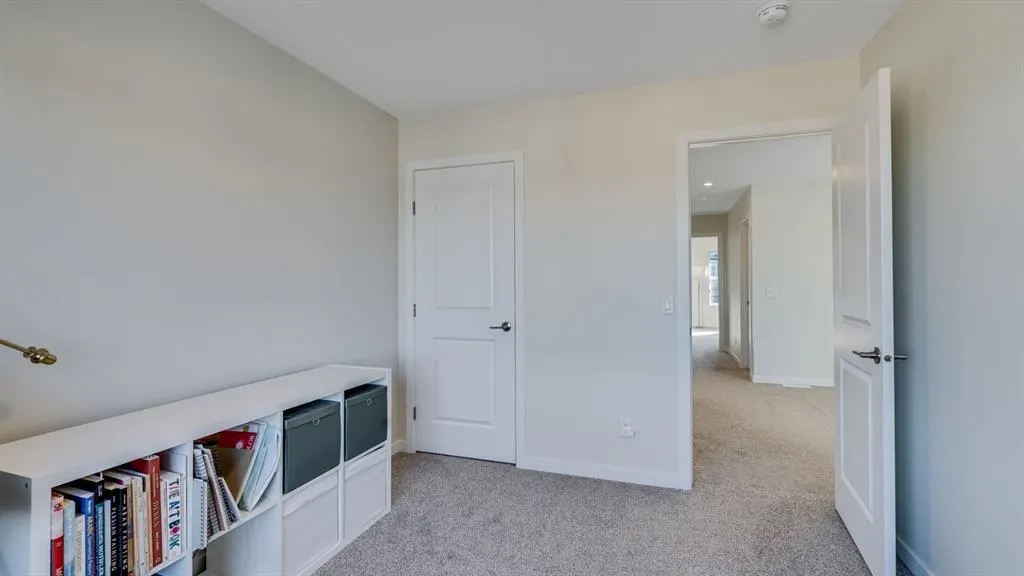 18 Amblehurst Path NW