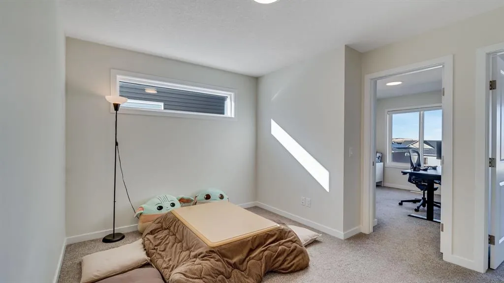 18 Amblehurst Path NW
