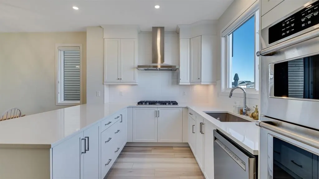 18 Amblehurst Path NW