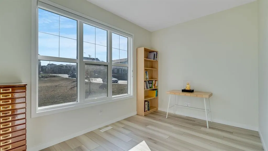 18 Amblehurst Path NW