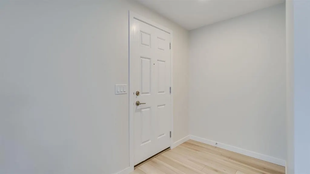 18 Amblehurst Path NW