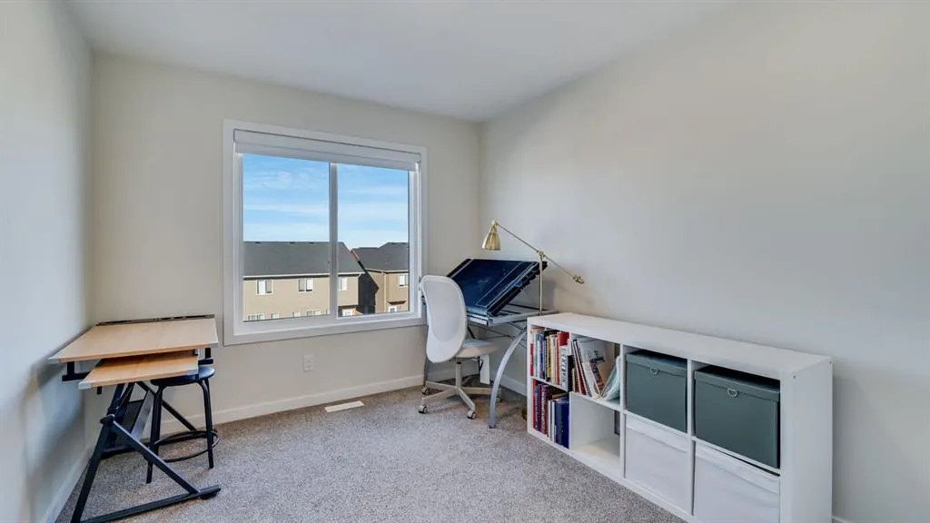 18 Amblehurst Path NW
