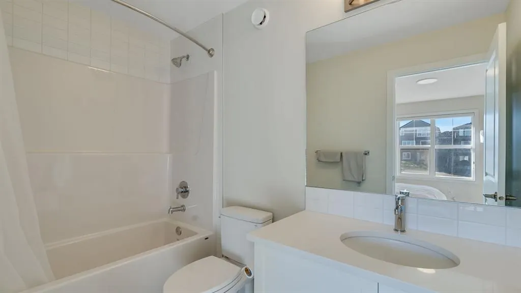 18 Amblehurst Path NW