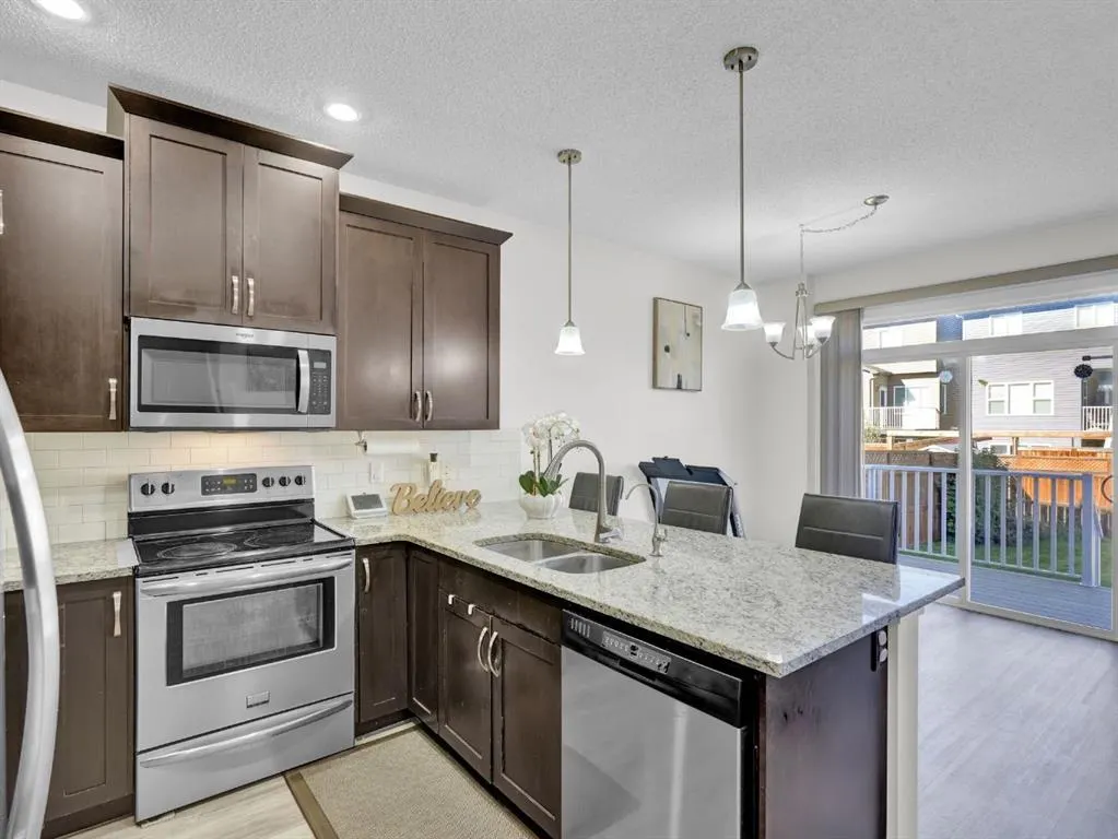 551 EVANSBOROUGH Way NW