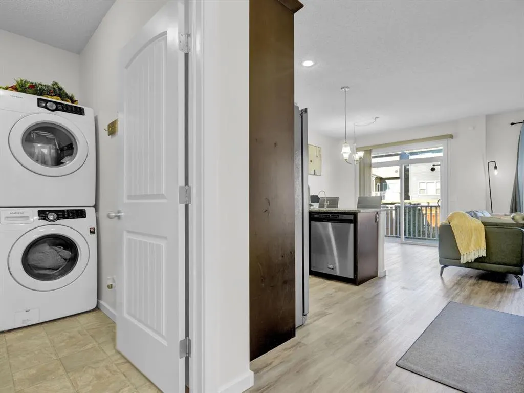 551 EVANSBOROUGH Way NW