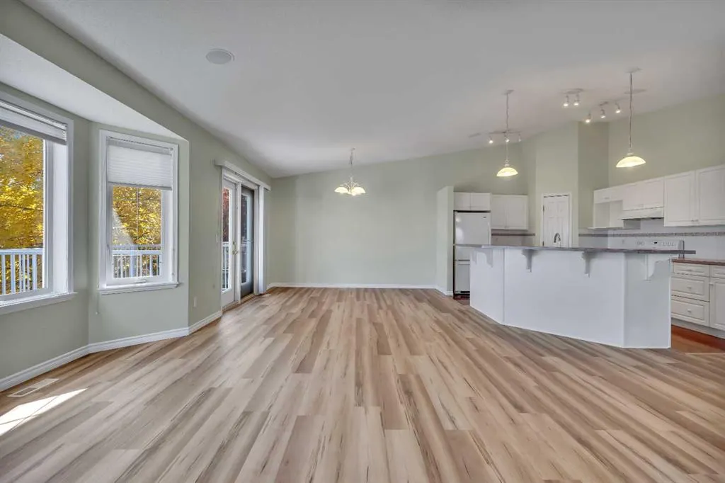 140 Valley Ridge Heights NW