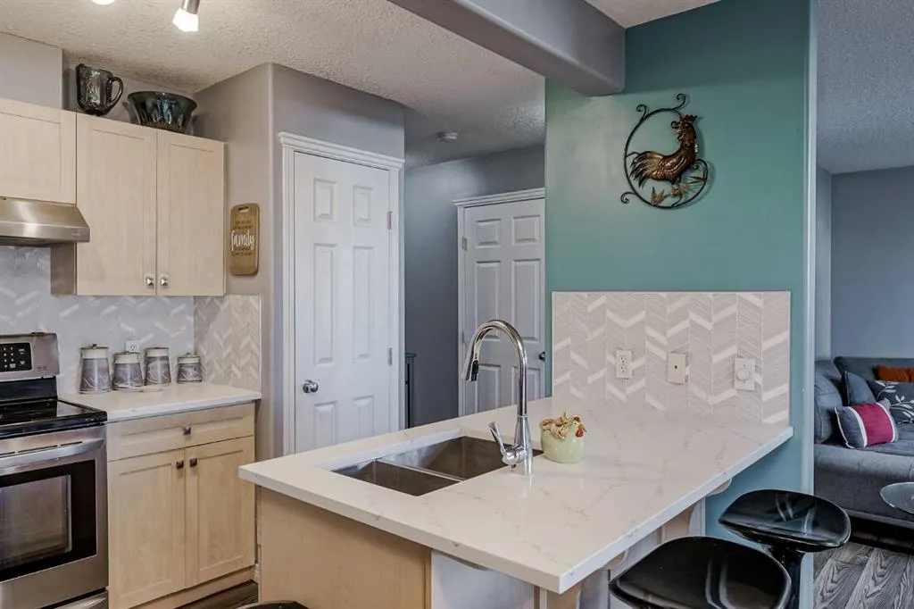 102 Canoe Square SW, #7
