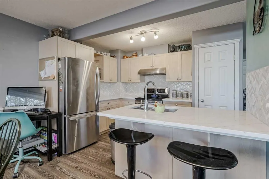 102 Canoe Square SW, #7