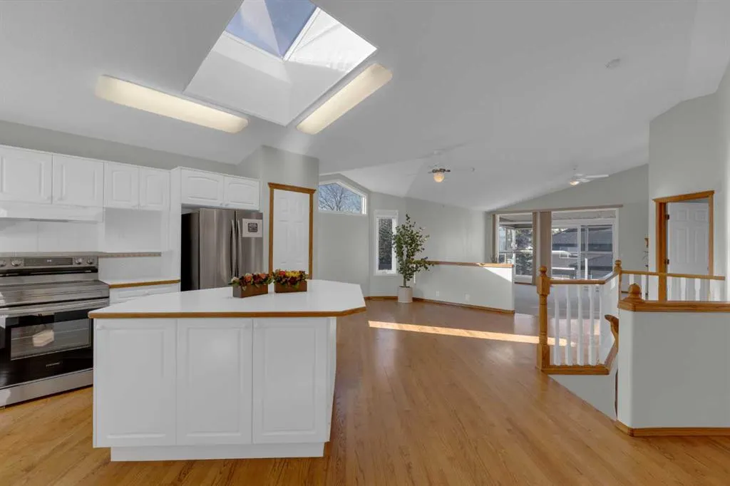 102 Edgebrook Heights NW