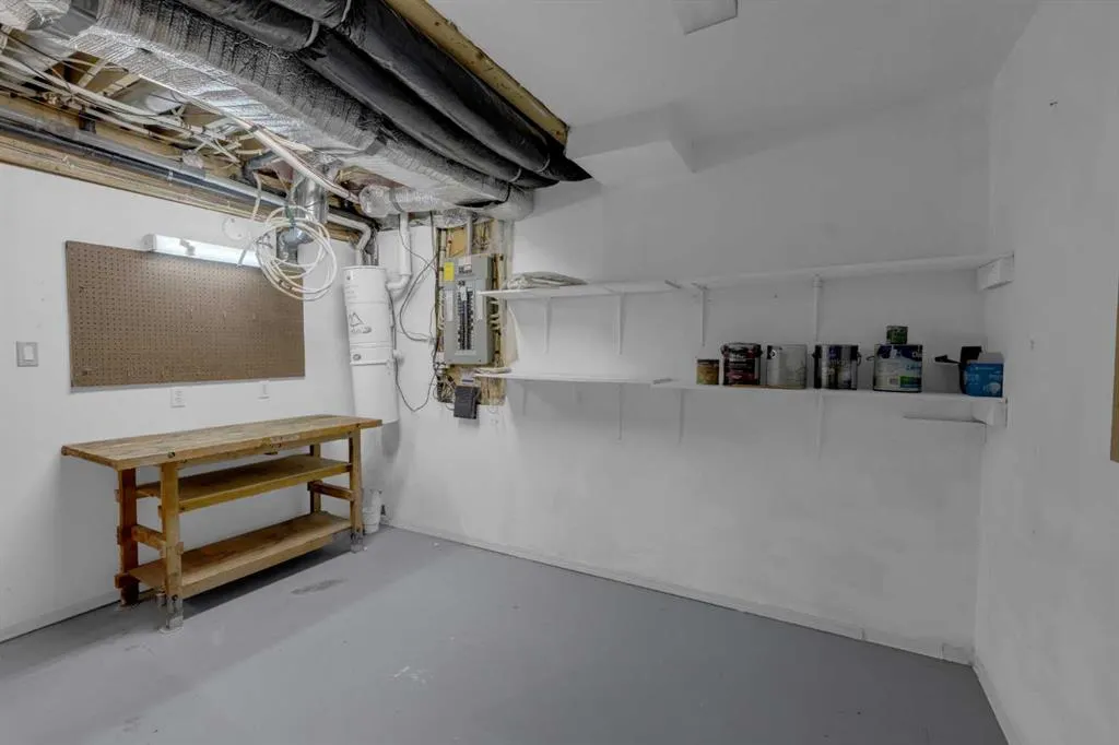 102 Edgebrook Heights NW