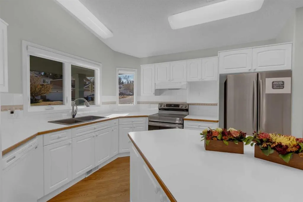 102 Edgebrook Heights NW