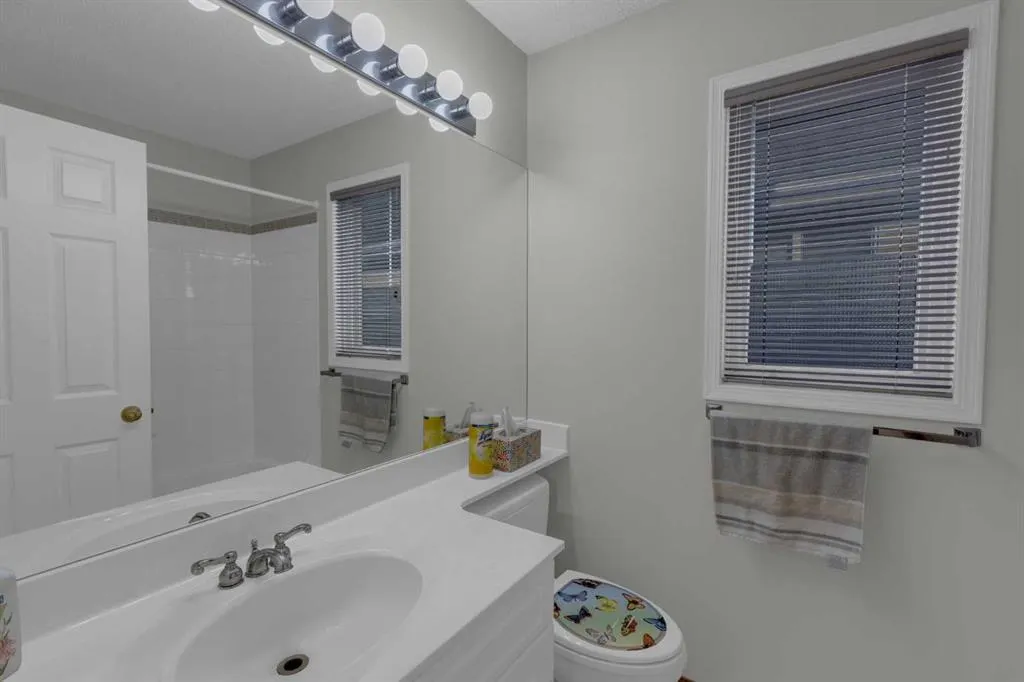 102 Edgebrook Heights NW