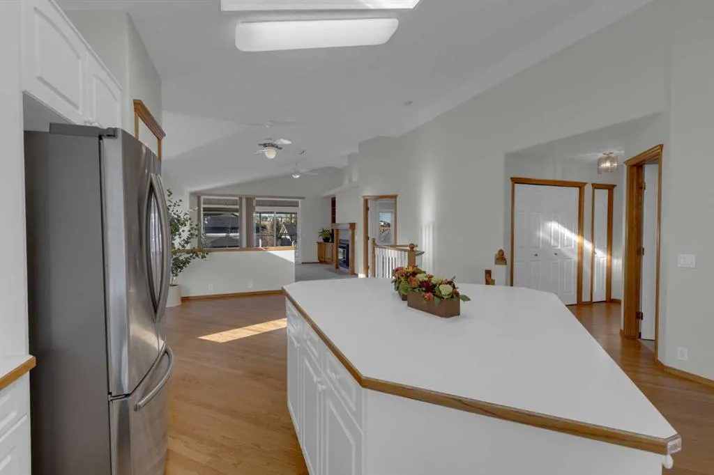 102 Edgebrook Heights NW