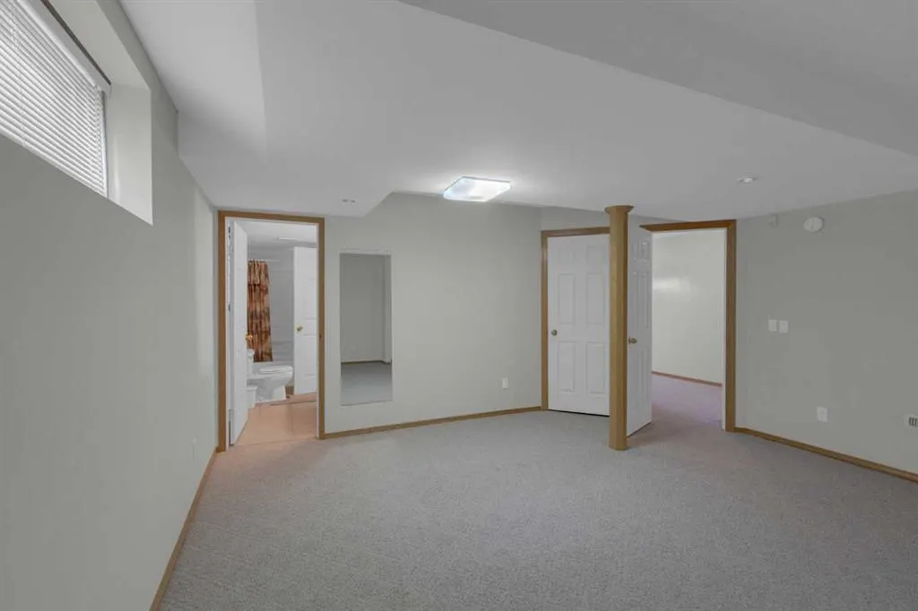 102 Edgebrook Heights NW