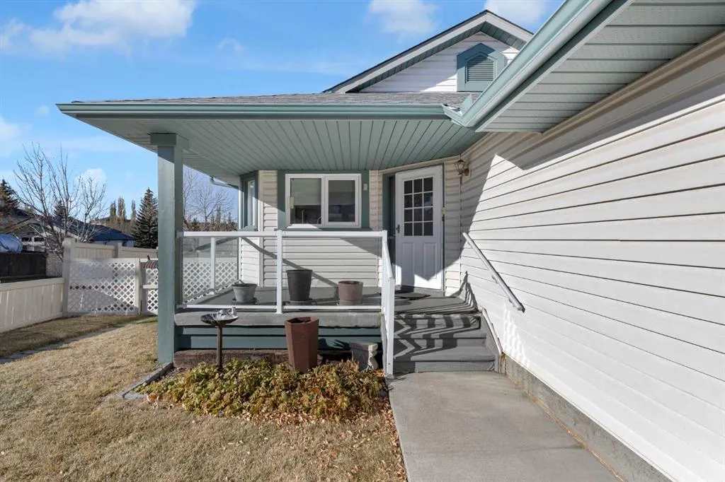 102 Edgebrook Heights NW