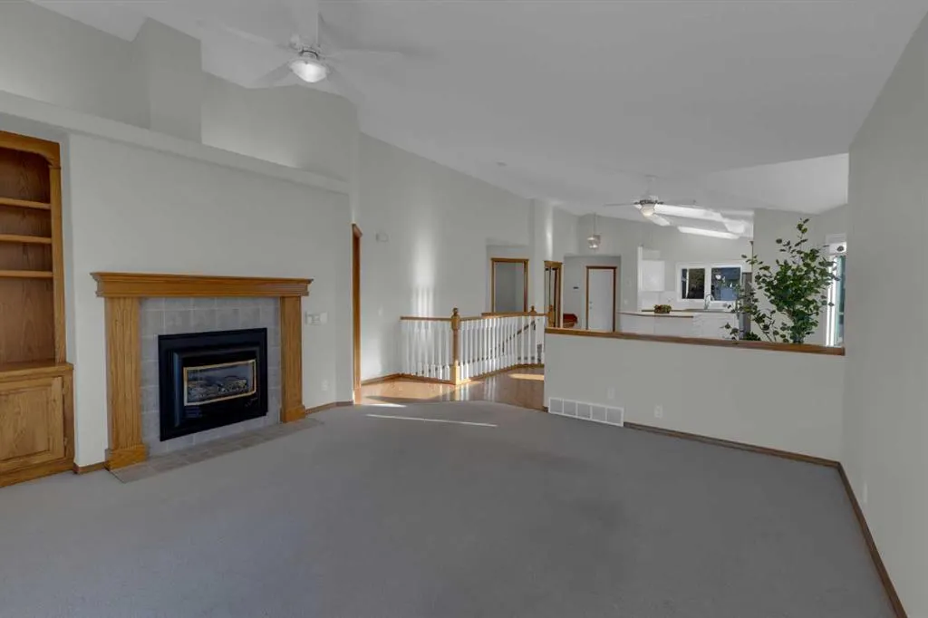 102 Edgebrook Heights NW